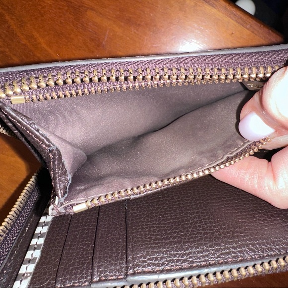 Henri Bendel Black and White Striped Wallet - Picture 10 of 11